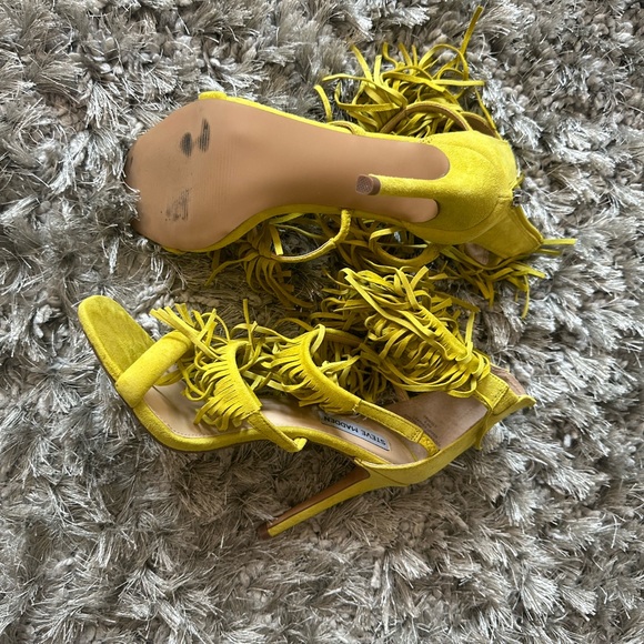 Fringly Yellow Suede Sandals by Steve Madden. Size 8.5. Never worn! - Picture 2 of 5